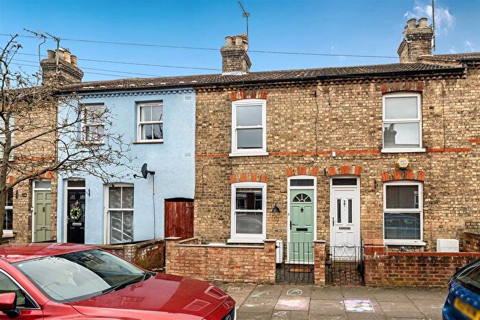 3 Bedroom Terraced House For Sale In Beaconsfield Street, Bedford, MK41