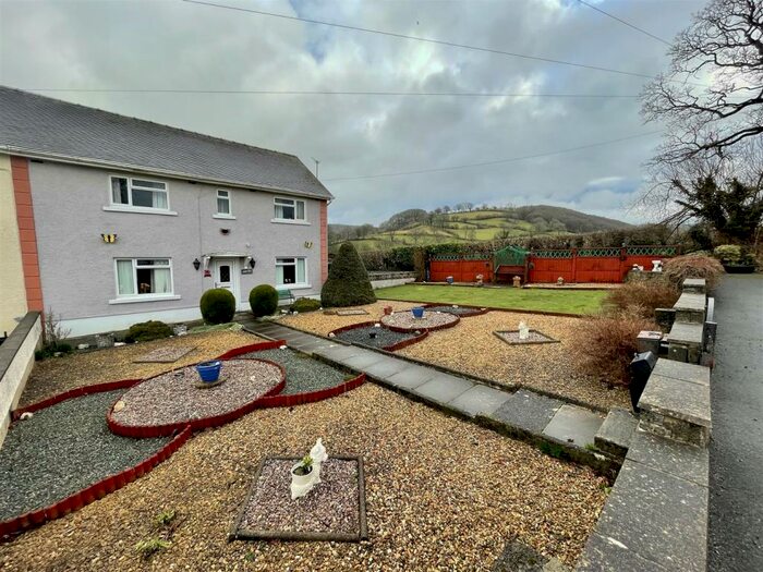 3 Bedroom House For Sale In Bro Rhydybont, Rhydybont, Llanybydder, SA40
