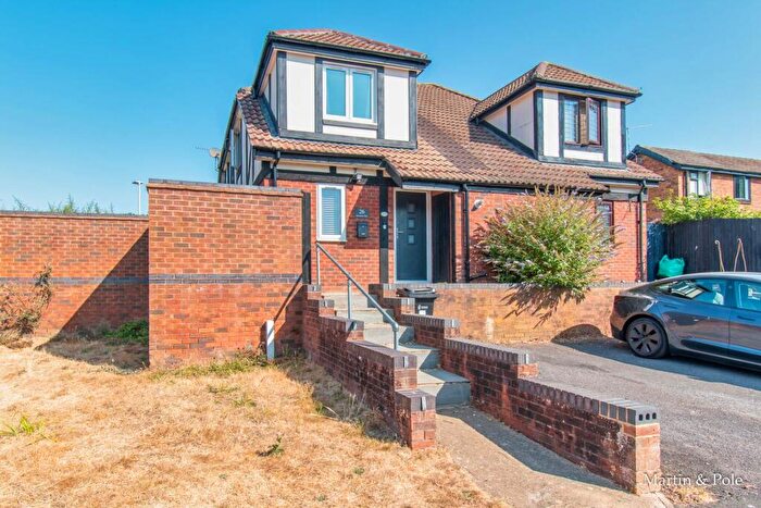 2 Bedroom Terraced House For Sale In Measham Way, Lower Earley, Reading, RG6