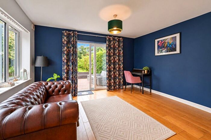 2 Bedroom Bungalow For Sale In Turnoak Avenue, Woking, GU22