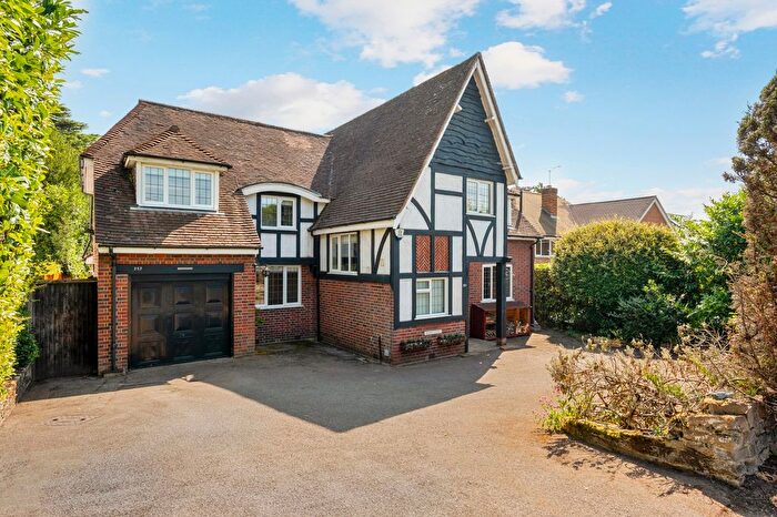 4 Bedroom Detached House For Sale In Brooklands Road, Weybridge, KT13