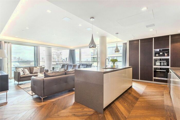 3 Bedroom Flat To Rent In Sandringham House, Earls Way, SE1