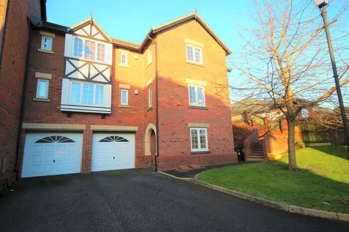 2 Bedroom Apartment To Rent In Oliver Fold Close, Worsley, M28