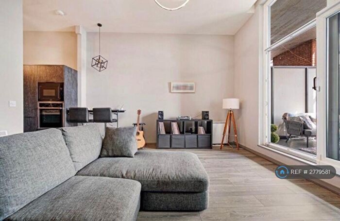 1 Bedroom Flat To Rent In Bolton, Bolton, BL1