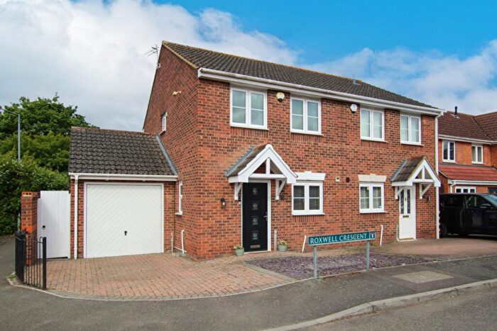 2 Bedroom Semi-Detached House For Sale In Roxwell Crescent, Wickford, SS12