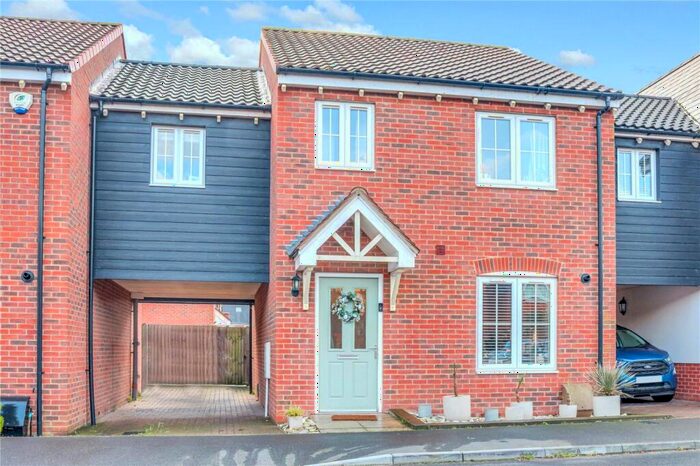 3 Bedroom Semi-Detached House To Rent In Sandy Crescent, Great Wakering, Southend-on-Sea, Essex, SS3