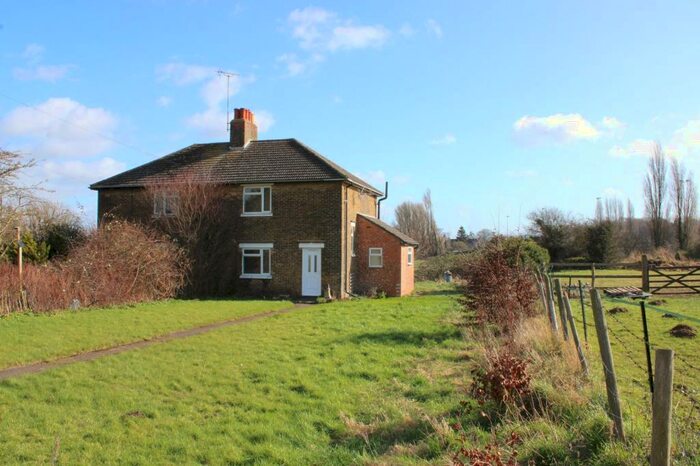 3 Bedroom Semi-Detached House To Rent In Chapter Farm Cottages, Chapter Farm Cottages, Watling Street, Rochester, Kent, ME2
