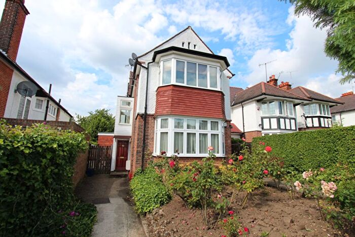 1 Bedroom Flat To Rent In Wycombe Gardens, Golders Green, NW11