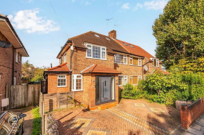4 Bedroom Semi-Detached House For Sale In Harp Road, London, W7