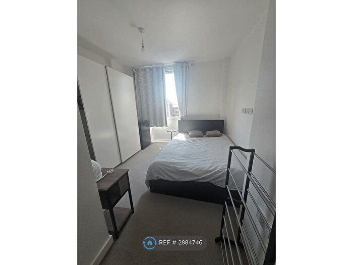 2 Bedroom Flat To Rent In Southall, Southall, UB2