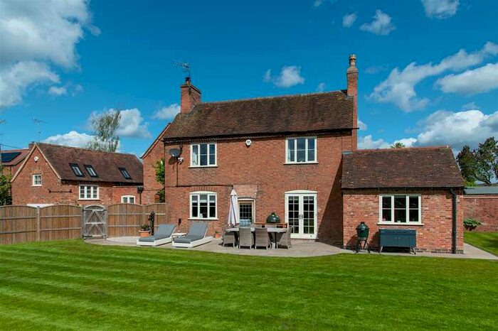 4 Bedroom Detached House For Sale In Snitterfield Street, Hampton Lucy, CV35