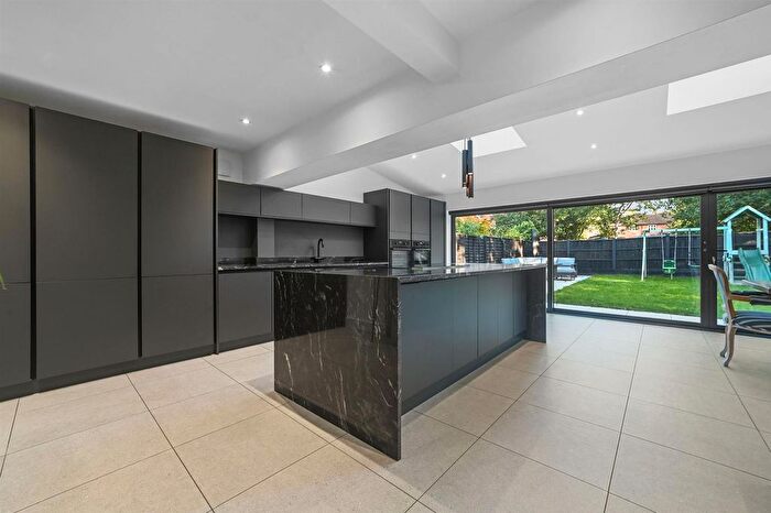 5 Bedroom Detached House For Sale In Western Road, Billericay, CM12