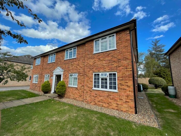 2 Bedroom Flat To Rent In Parkland Grove, Ashford, TW15