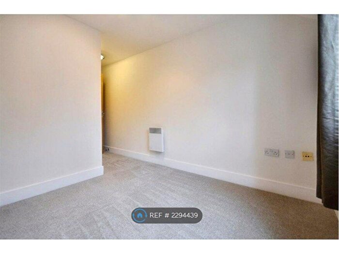 2 Bedroom Flat To Rent In Hardings Close, Hemel Hempstead, HP3