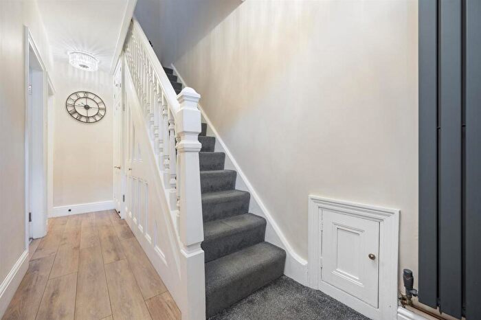 3 Bedroom End Of Terrace House For Sale In Manchester Road, Tideswell, Buxton, SK17
