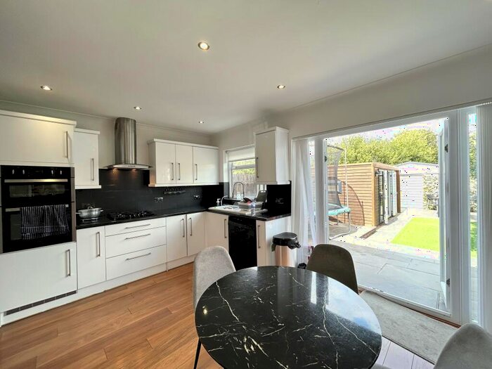 4 Bedroom House To Rent In Mygrove Road, Rainham, RM13