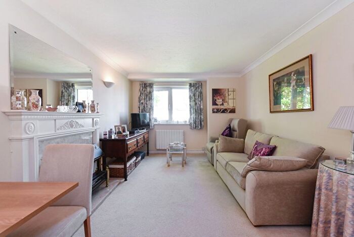 2 Bedroom Flat For Sale In St Elizabeths Court, Mayfield Avenue, Whetstone, London, N12