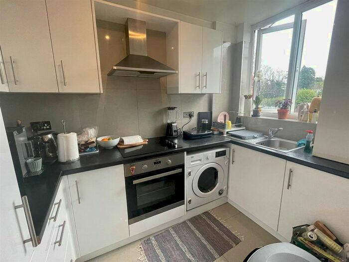 1 Bedroom Flat To Rent In Holden Road, London N12
