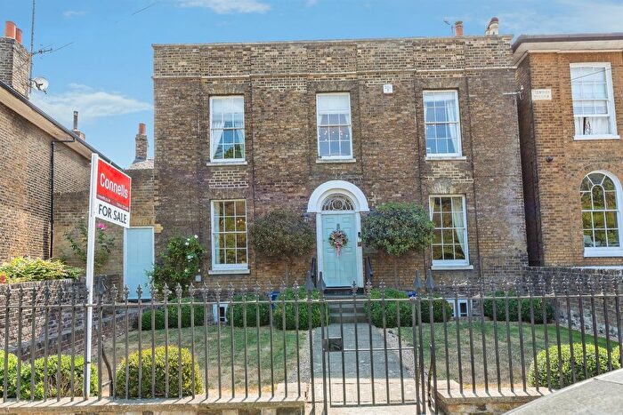 5 Bedroom Detached House For Sale In Medway Road, Brompton, Gillingham, ME7