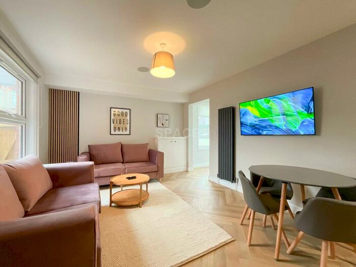 4 Bedroom End Of Terrace House To Rent In Lincoln Road, Reading, RG2