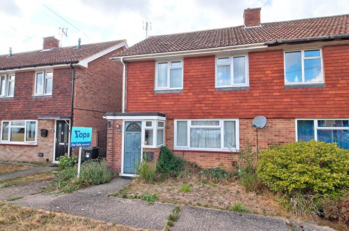 3 Bedroom End Of Terrace House For Sale In Ashridge Road, Wokingham, RG40
