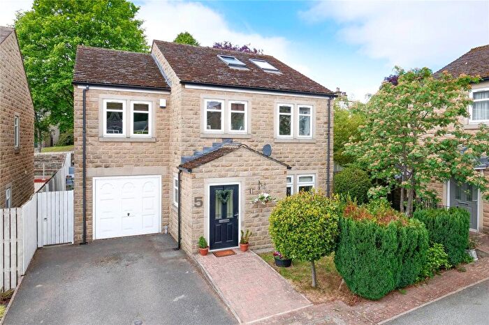 4 Bedroom Detached House For Sale In St. James Close, Baildon, Shipley, West Yorkshire, BD17