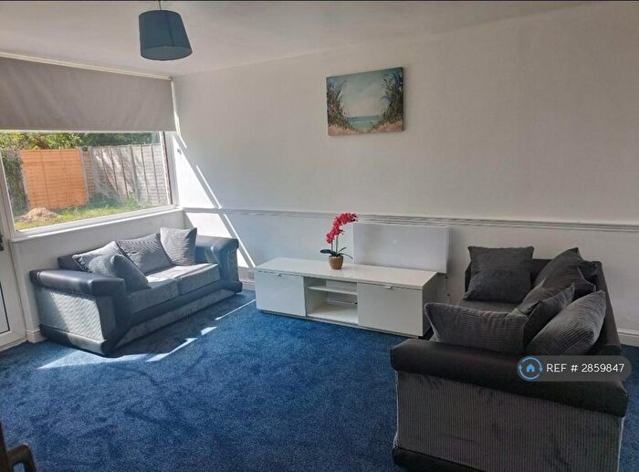 3 Bedroom Semi-Detached House To Rent In Riverside Close, Coventry, CV3