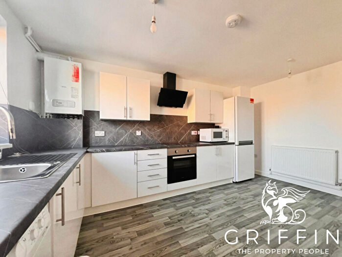 2 Bedroom End Of Terrace House To Rent In Monarch Close, Tilbury, RM18