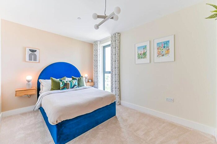 2 Bedroom Flat For Sale In London Square Croydon, Croydon, CR0