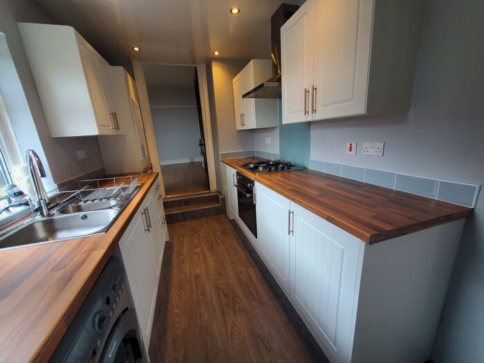 3 Bedroom Flat To Rent In Cooperative Crescent, Gateshead, NE10