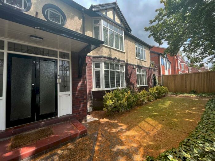 2 Bedroom Flat To Rent In Fog Lane, Manchester, M20