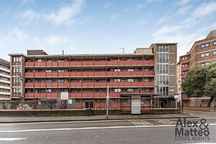 2 Bedroom Flat For Sale In Bush Road, Surrey Quays, SE16