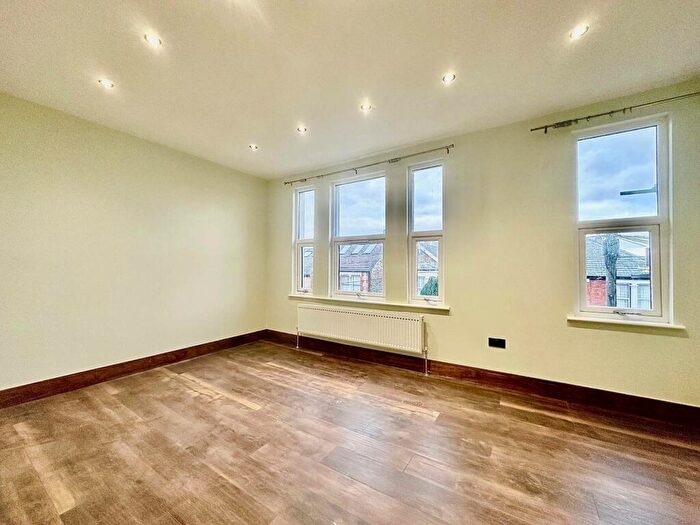 4 Bedroom Terraced House To Rent In Salisbury Road, Barnet, EN5