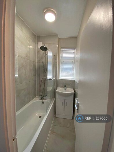 2 Bedroom Flat To Rent In Frome House, London, SE15