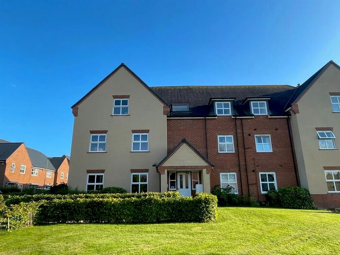 2 Bedroom Flat To Rent In Spindle Close, Andover Down, Andover, SP11