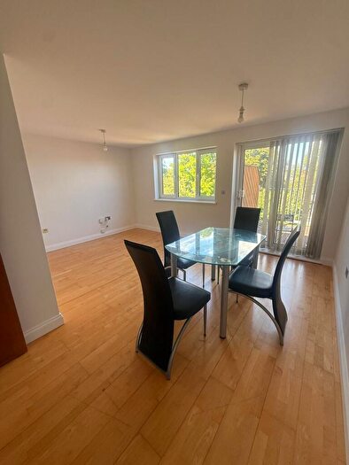 2 Bedroom Flat To Rent In Chigwell Road, South Woodford, Redbridge, London, E18