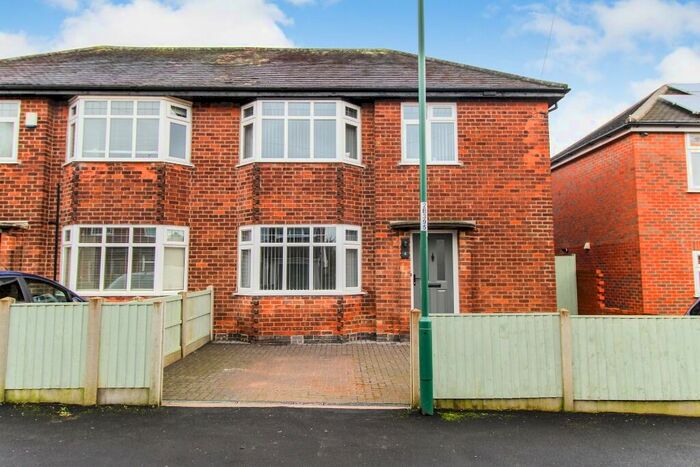 3 Bedroom Semi-Detached House To Rent In Burnwood Drive, Wollaton, Nottingham, NG8