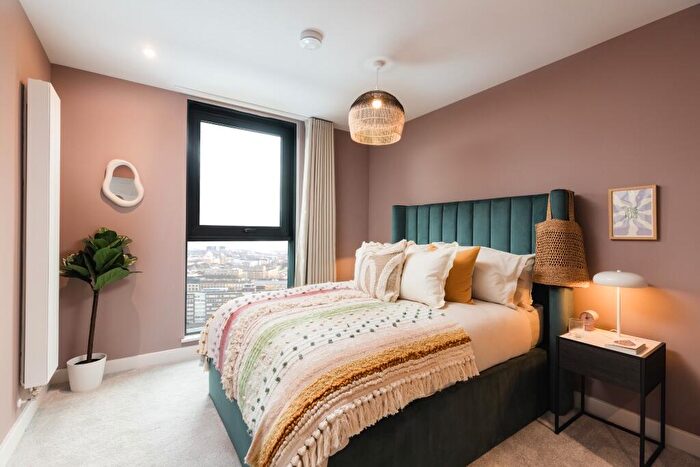 2 Bedroom Apartment To Rent In Holland Street, Glasgow, G2