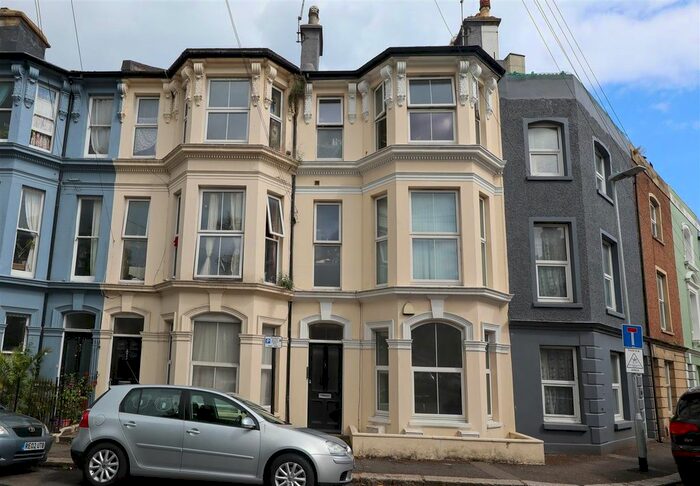 1 Bedroom Flat To Rent In St. Andrews Square, Hastings, TN34