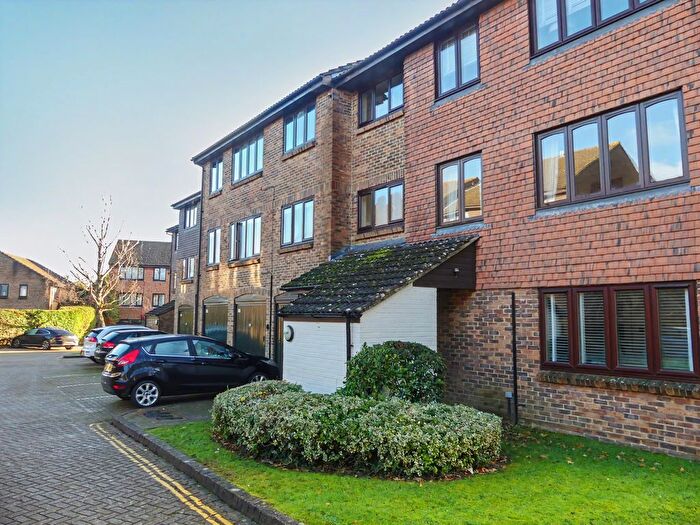 1 Bedroom Flat For Sale In Connaught Gardens, Crawley, RH10