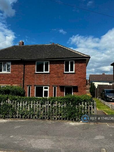 3 Bedroom Semi-Detached House To Rent In Highfield Avenue, Barnsley, S71