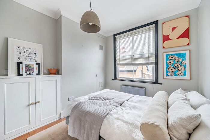 1 Bedroom Flat For Sale In Chiswick High Road, Chiswick, London, W4