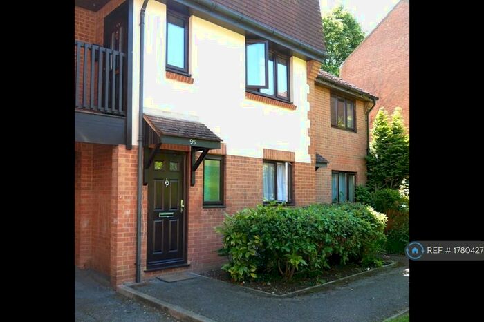 Studio To Rent In Victoria Street, Slough, SL1