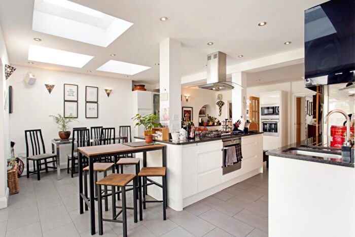 5 Bedroom Semi-Detached House To Rent In Arundel Road Kingston Upon Thames, KT1