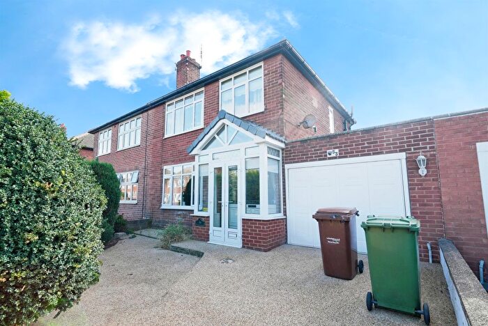 3 Bedroom Semi-Detached House For Sale In Bedford Close, Featherstone, Pontefract, WF7