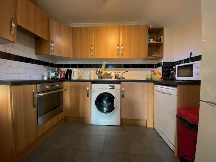 2 Bedroom Flat To Rent In Fletton Avenue, Peterborough, PE2