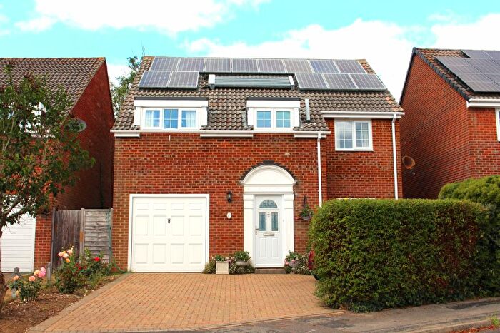 4 Bedroom Detached House For Sale In Wentworth Drive, Horndean, PO8