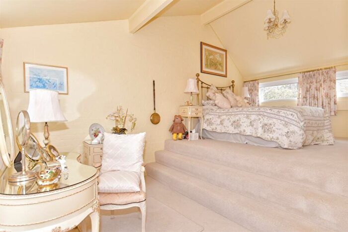 3 Bedroom End Of Terrace House For Sale In Punch Croft, New Ash Green, Longfield, Kent, DA3