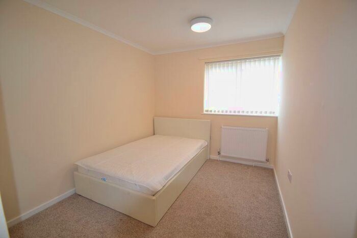 5 Bedroom House Of Multiple Occupation To Rent In Kensington Walk, Corby, NN18