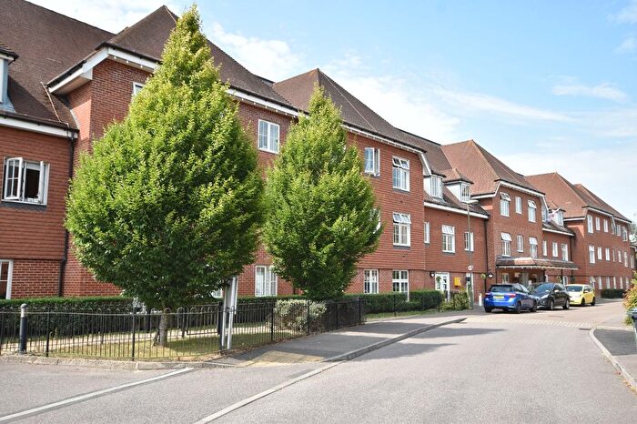 2 Bedroom Flat For Sale In Blacksmith Road, Horley, RH6